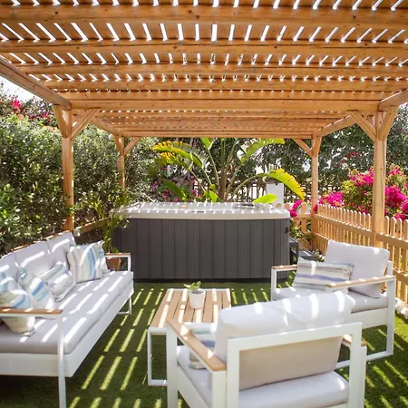 Ikaros & Ξενοδοχείο με διαμερίσματα