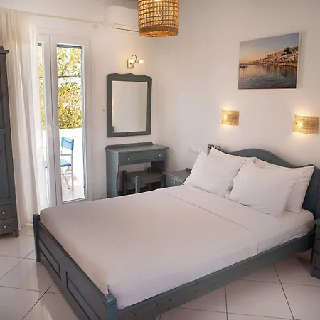Ikaros & 4* Naxos City