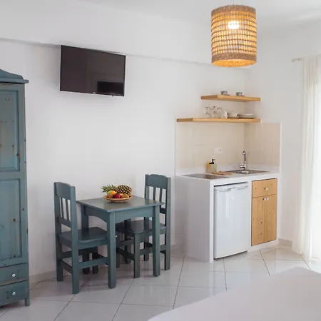 Ikaros & 4* Naxos City